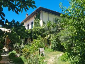 a house with a garden in front of it at Mi Casa es Tu Casa - Shkodra Backpackers Hostel in Shkodër
