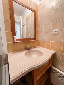 Fotografia z galérie ubytovania Charmante Maisonette au bord du lac avec piscine v destinácii Marciac