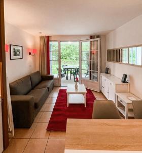 Fotografia z galérie ubytovania Charmante Maisonette au bord du lac avec piscine v destinácii Marciac
