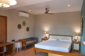 Postel nebo postele na pokoji v ubytování Advait Resort Kshetra Mahabaleshwar