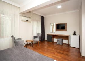 A television and/or entertainment centre at Türkler Suite Hotel