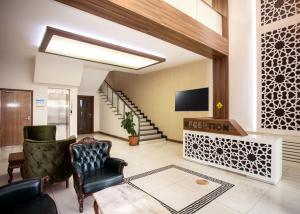 A television and/or entertainment centre at Türkler Suite Hotel