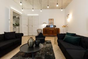 Posedenie v ubytovaní Bohemian Dream Home In The Absolute Center w 2BR/2BT