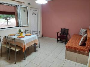 Posezení v ubytování ROMVI VILLAGE + 27 fotografií