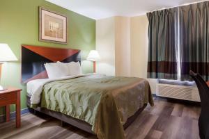 Postel nebo postele na pokoji v ubytování Quality Inn Baytown - Houston East