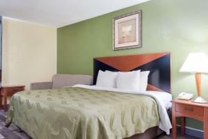 Postel nebo postele na pokoji v ubytování Quality Inn Baytown - Houston East