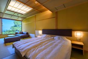 Uma cama ou camas num quarto em Oishiya