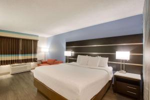 Ένα ή περισσότερα κρεβάτια σε δωμάτιο στο Clarion Pointe Atlanta Airport College Park