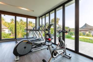 Fitness centrum a/nebo fitness zařízení v ubytování Na Tree Tara Riverside Resort Amphawa Damnoensaduak