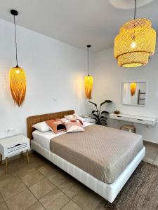 Een bed of bedden in een kamer bij DownTown Apartments