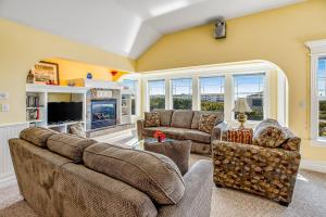 a living room with two couches and a tv at Bennington House in Newport