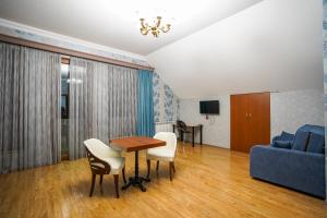 TV a/nebo společenská místnost v ubytování Natali Hotel