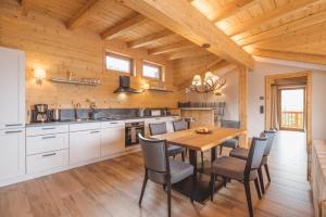 Kuchyň nebo kuchyňský kout v ubytování Almlodge Westendorf