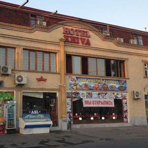 a building with a hotel lobby with a sign on it at Hiva in Yakkasaray