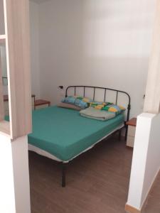 a bed in a room with a green mattress at Caulonia mare in Caulonia Marina