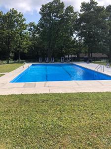 Bazén v ubytování Blue Knob (2/Bedroom, 2/Bathroom Condo) nebo v jeho okolí