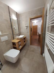 A bathroom at Apartments Malerič