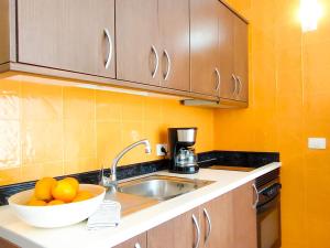 Kuchyň nebo kuchyňský kout v ubytování Sweet Friendly Holiday Home