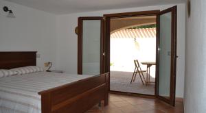 Łóżko lub łóżka w pokoju w obiekcie Appartamenti famiglia Pinna - Villa Gioiosa -