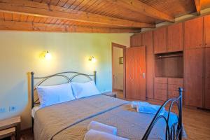 Postel nebo postele na pokoji v ubytování Corfu Summer Maisonette