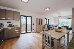 Kuchnia lub aneks kuchenny w obiekcie Premium Apartments Areit by we rent, SUMMERCARD INCLUDED