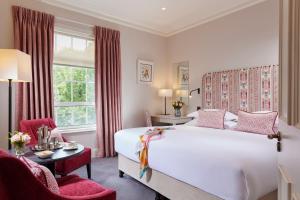 Ένα ή περισσότερα κρεβάτια σε δωμάτιο στο Actons Hotel Kinsale