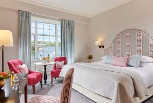 Ένα ή περισσότερα κρεβάτια σε δωμάτιο στο Actons Hotel Kinsale