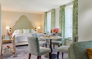 Ένα ή περισσότερα κρεβάτια σε δωμάτιο στο Actons Hotel Kinsale