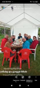 Ospiti di Old Tower Guesthouse - kafe ushguli