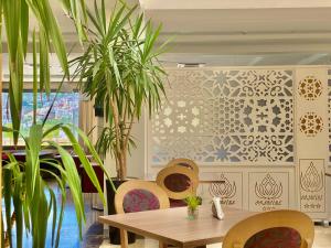 a dining room with a table and some plants at Prestige Hotel & Spa in Tétouan