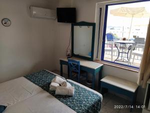 Postel nebo postele na pokoji v ubytování Knossos Hotel
