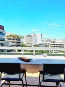 Balkón alebo terasa v ubytovaní Downtown, penthouse apartment with great view, Pagkrati