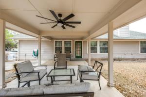 Fotografie z fotogalerie ubytování Spacious 5 BDRM Home Mins to Wineries with Private Pool and Hot Tub! v destinaci Johnson City