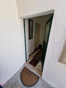 a hallway with a door leading into a room at Apartman Mediteran in Herceg-Novi