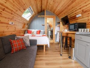 a room with a bed and a kitchen in a cabin at Jackdaws Den in Lancaster