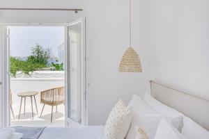 Imagen de la galería de Pearl House - Luxurious new beach villa in Spetses stunning view, en Spetses