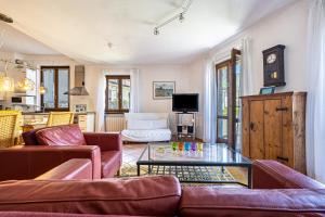 A television and/or entertainment centre at Appartment Capri