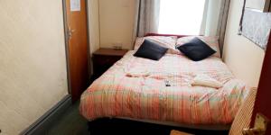 Cama ou camas em um quarto em Bloomfield Hotel