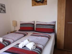 Postel nebo postele na pokoji v ubytování Parton Hotel & Bowling
