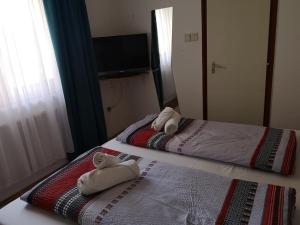 Postel nebo postele na pokoji v ubytování Parton Hotel & Bowling