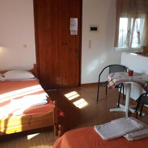 Φωτογραφία από το άλμπουμ του Beach Bungalows στην Κυψέλη