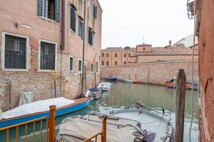 ヴェネツィアにあるVenice Campo del Ghetto Novo - Lovely apartment with canal viewのギャラリーの写真