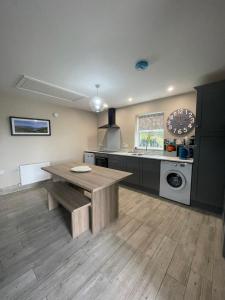 Kuchyň nebo kuchyňský kout v ubytování Croí Beag Luxury Studio