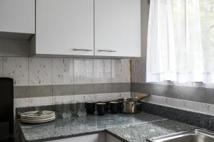 Kuchyň nebo kuchyňský kout v ubytování Brickwood Apartments + 37 fotografií