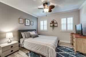 a bedroom with a bed and a ceiling fan at Charming Pet Friendly 4 BDRM Home Mins To Main ST and Wineries in Fredericksburg