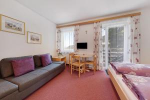 Televízia a/alebo spoločenská miestnosť v ubytovaní Apartment Panorama