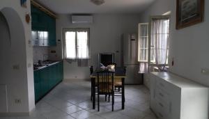A kitchen or kitchenette at Casa Ariel