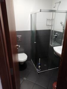 Phòng tắm tại Apart Hotel Eden