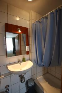 Koupelna v ubytování A.B. Hotel + 23 fotografií