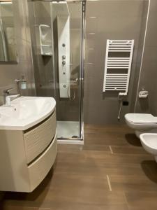 Koupelna v ubytování B&B Duomo Apartament + 23 fotografií